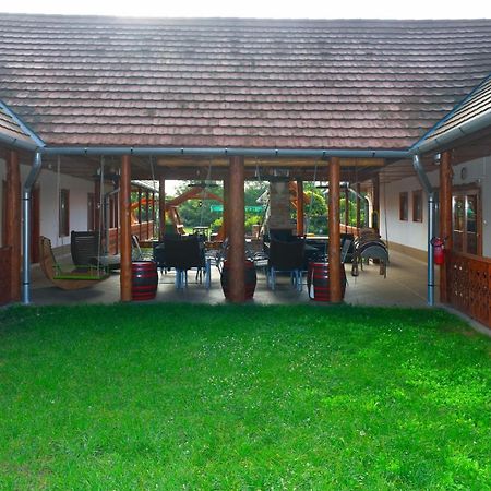 Nyakigláb Villa Szegi Esterno foto