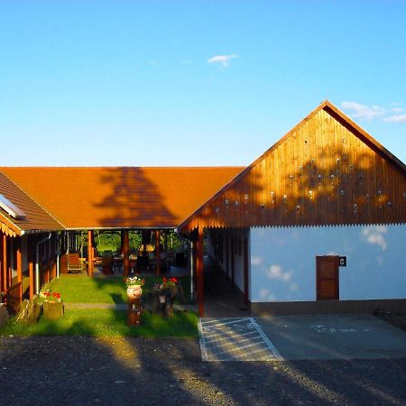 Nyakigláb Villa Szegi Esterno foto