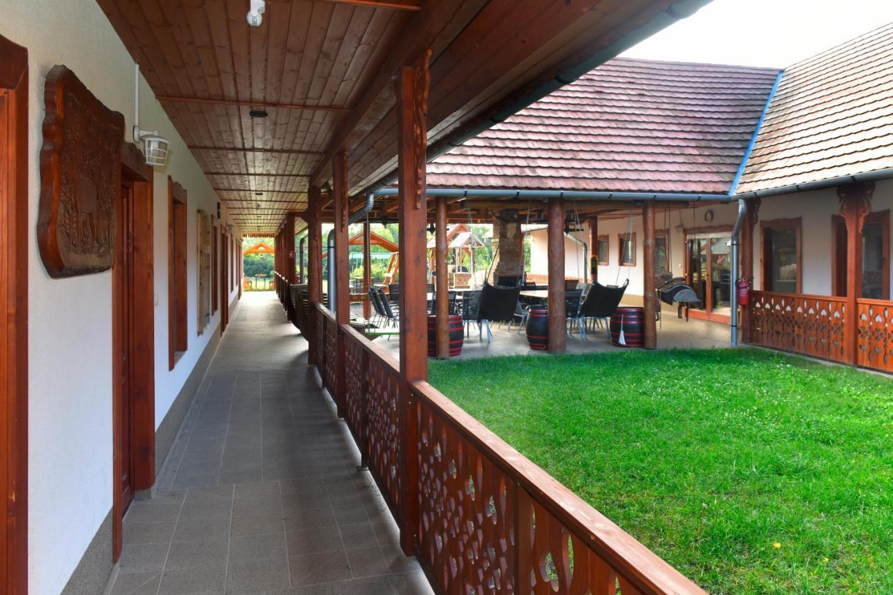 Nyakigláb Villa Szegi Esterno foto