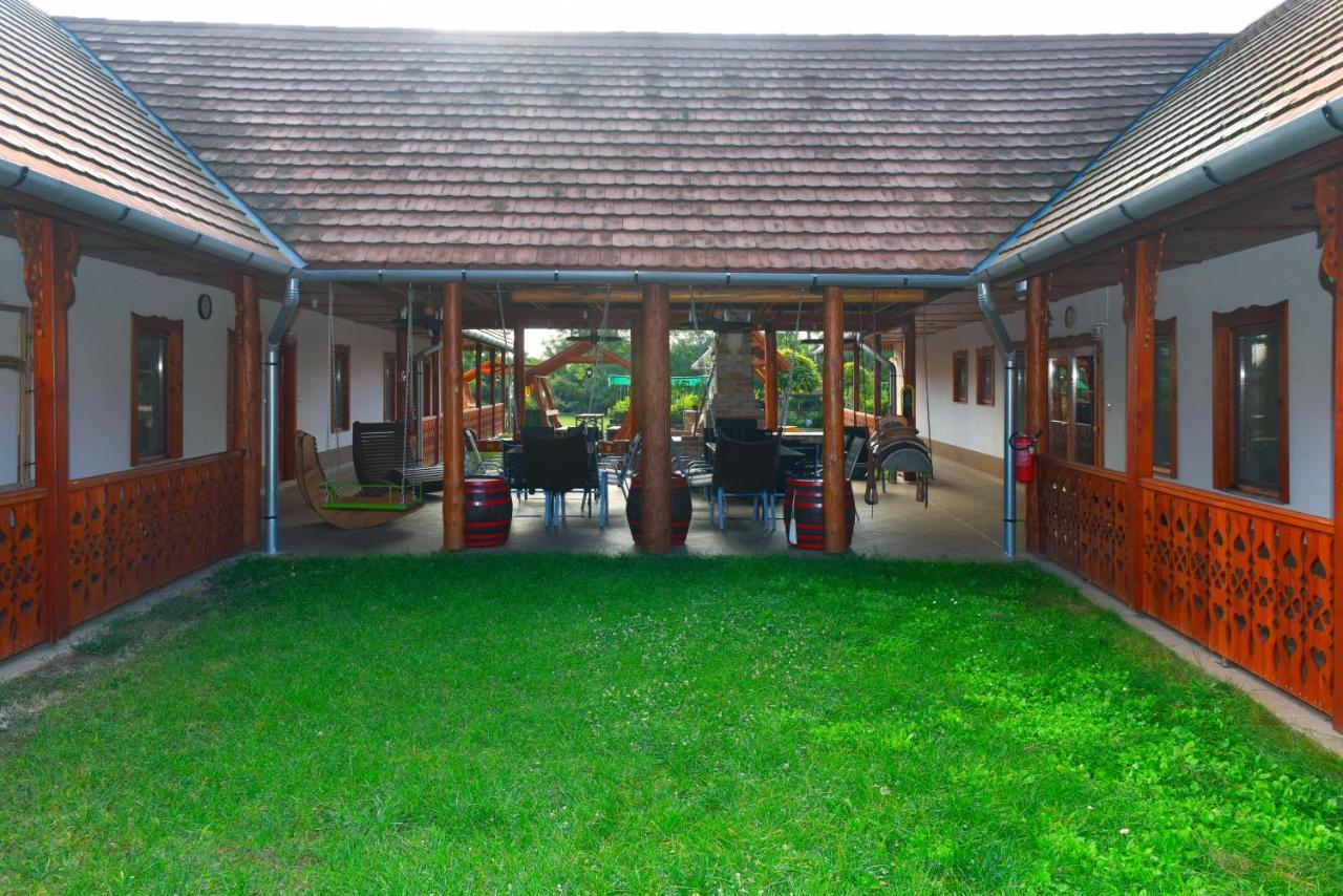 Nyakigláb Villa Szegi Esterno foto