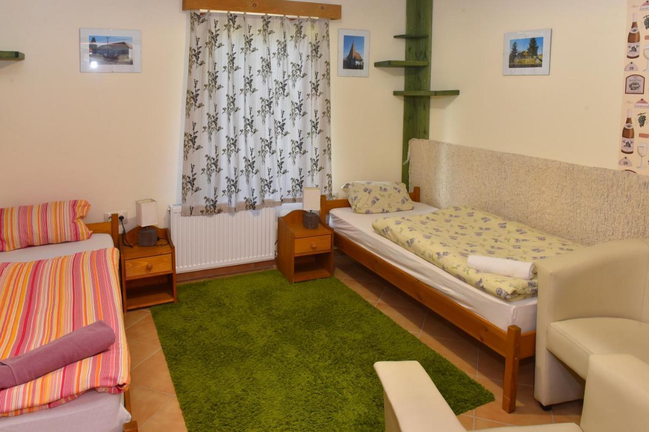 Nyakigláb Villa Szegi Esterno foto