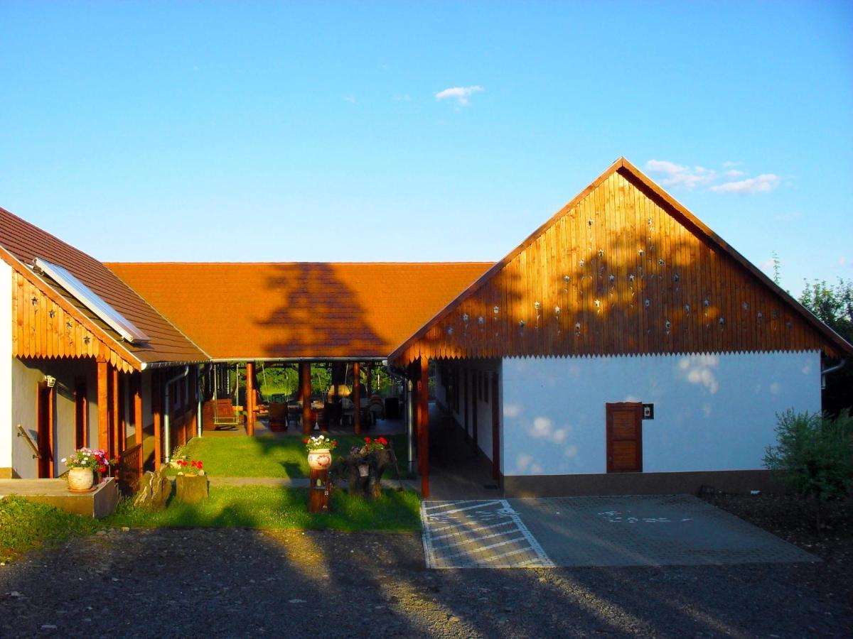 Nyakigláb Villa Szegi Esterno foto